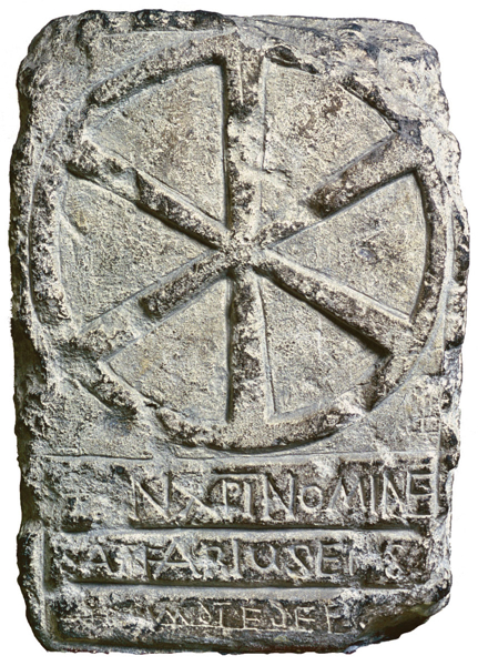 pierre qui évoque le nom du premier évêque de Périgueux, Saffaire